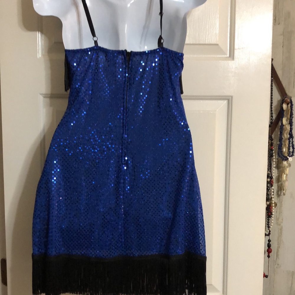 Good used “flapper” fringe dress, size Medium for Halloween or themed party. - Picture 5 of 7